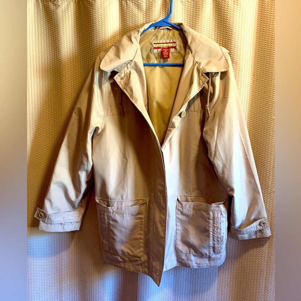🔥Tudor Court Lightweight Rain Jacket